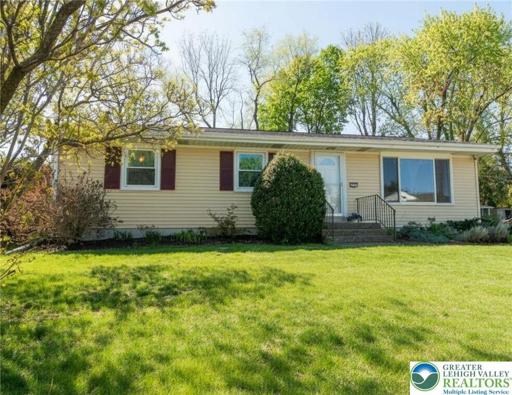 4882 Pine Grove Circle, Lower Macungie Twp, PA 18106