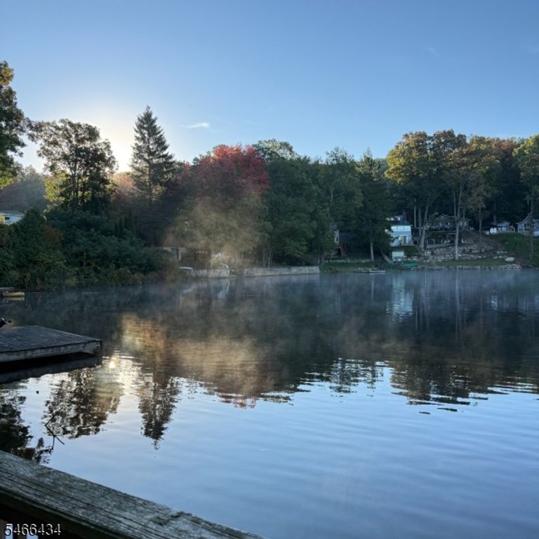 52 Horseshoe Dr, Jefferson Twp., NJ 07438 — exterior