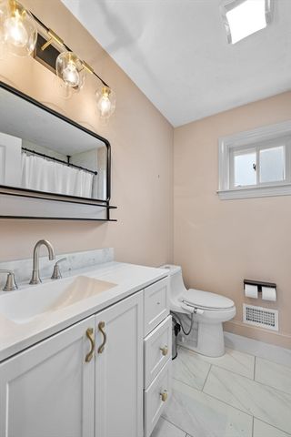 28 Baltimore St 4, Lynn, MA 01902