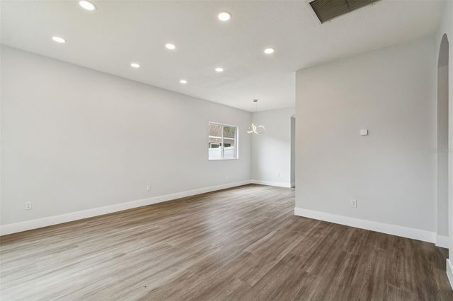 18154 SANDY POINTE DRIVE, Tampa, FL 33647