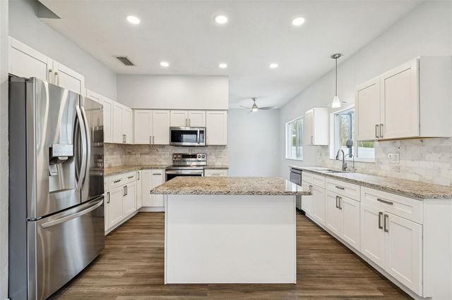 18154 SANDY POINTE DRIVE, Tampa, FL 33647