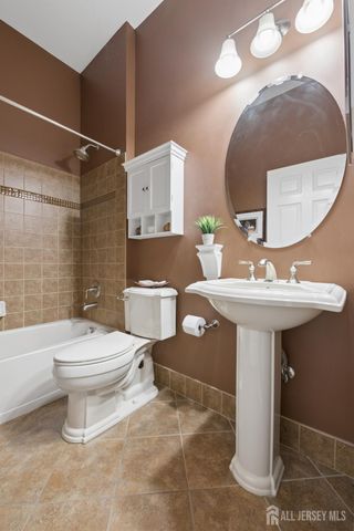 36 Einstein Way, East Windsor, NJ 08512