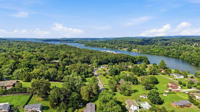 9121 N Hickory Valley Road, Chattanooga, TN 37416