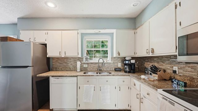9121 N Hickory Valley Road, Chattanooga, TN 37416