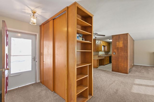 707 S 13th Avenue W, Newton, IA 50208