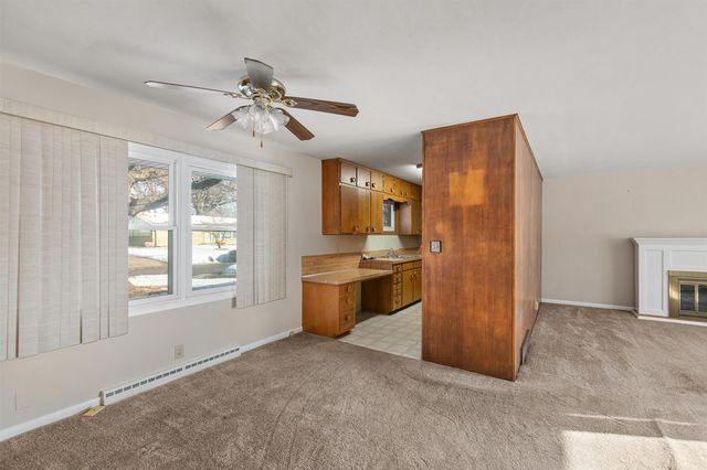 707 S 13th Avenue W, Newton, IA 50208