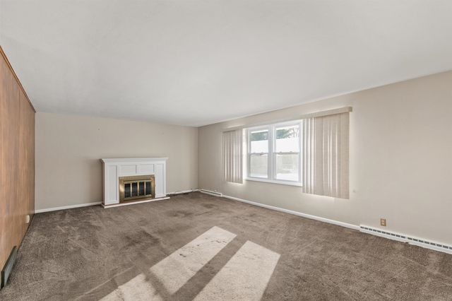 707 S 13th Avenue W, Newton, IA 50208