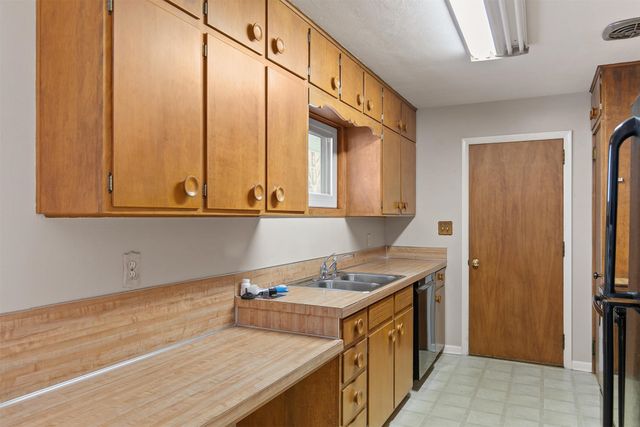 707 S 13th Avenue W, Newton, IA 50208