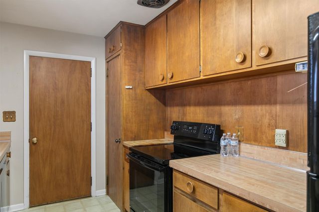 707 S 13th Avenue W, Newton, IA 50208