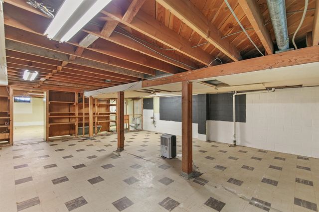 707 S 13th Avenue W, Newton, IA 50208