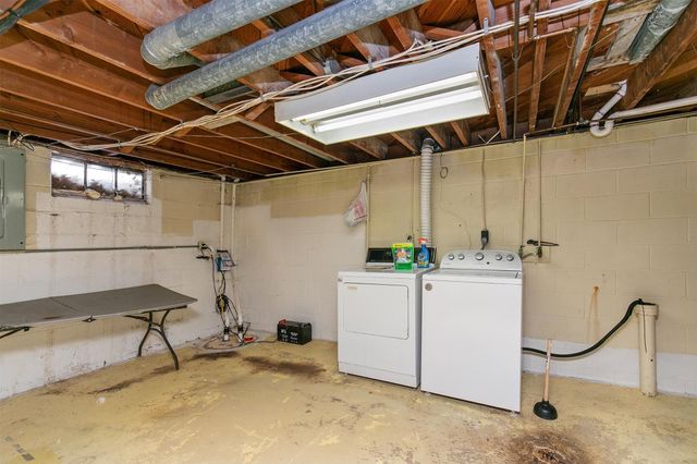 707 S 13th Avenue W, Newton, IA 50208