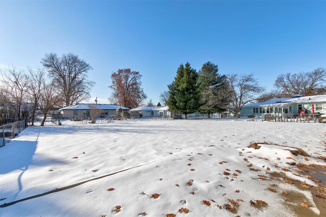 707 S 13th Avenue W, Newton, IA 50208