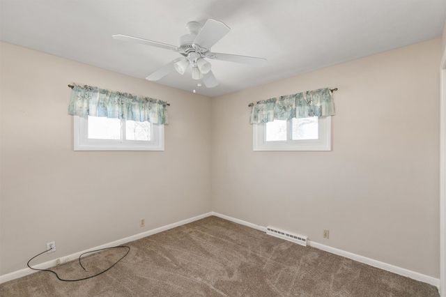 707 S 13th Avenue W, Newton, IA 50208