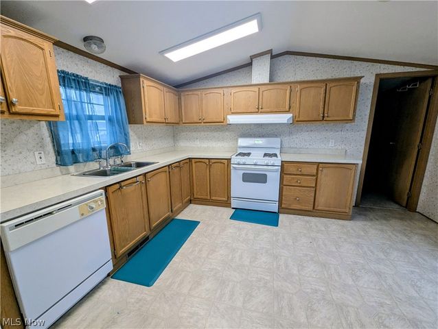 592 Sandtrap Circle, Painesville, OH 44077