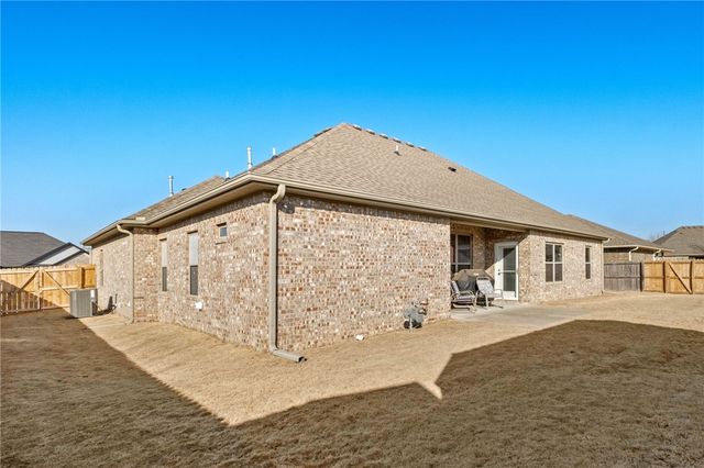 605 Chamberlain Road, Prairie Grove, AR 72753