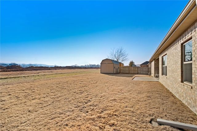 605 Chamberlain Road, Prairie Grove, AR 72753