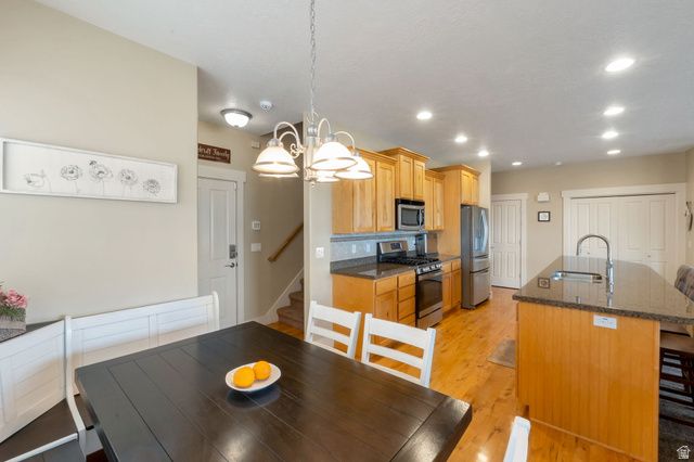 10272 S EAGLE CLIFF WAY, Sandy, UT 84092