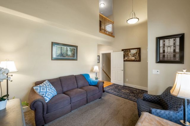 10272 S EAGLE CLIFF WAY, Sandy, UT 84092