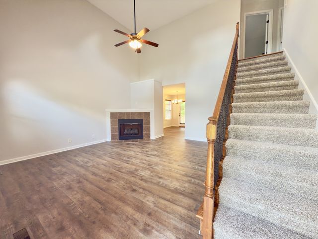 638 Hidden Valley Dr, Clarksville, TN 37040