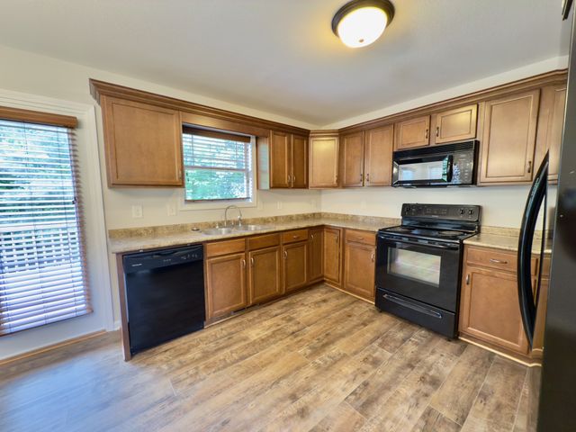638 Hidden Valley Dr, Clarksville, TN 37040