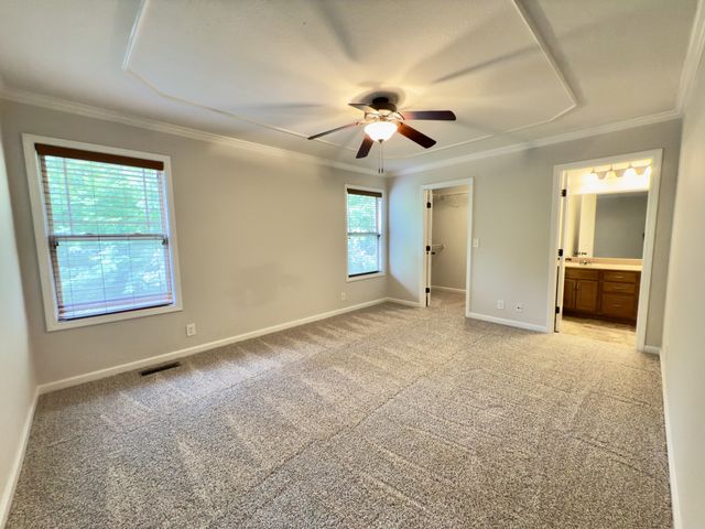 638 Hidden Valley Dr, Clarksville, TN 37040