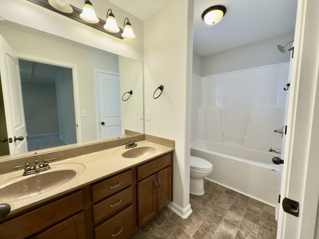 638 Hidden Valley Dr, Clarksville, TN 37040