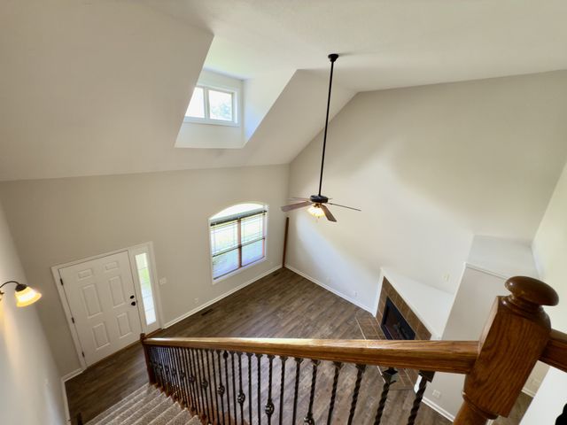 638 Hidden Valley Dr, Clarksville, TN 37040