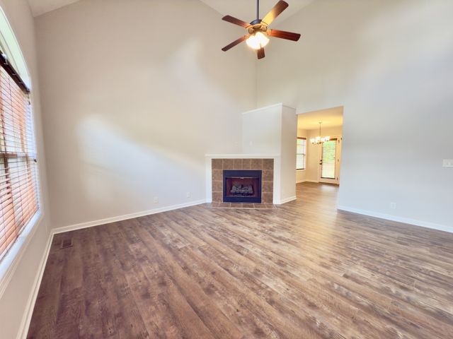 638 Hidden Valley Dr, Clarksville, TN 37040