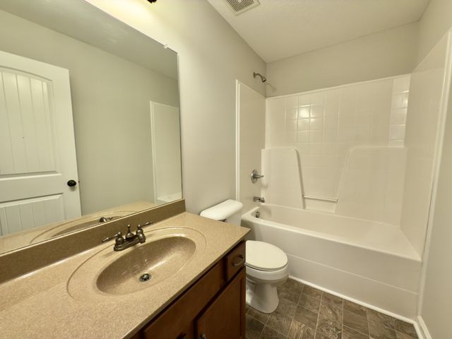 638 Hidden Valley Dr, Clarksville, TN 37040
