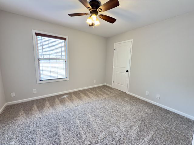 638 Hidden Valley Dr, Clarksville, TN 37040