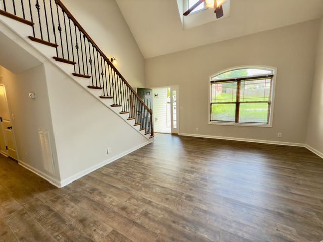638 Hidden Valley Dr, Clarksville, TN 37040