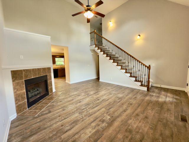 638 Hidden Valley Dr, Clarksville, TN 37040
