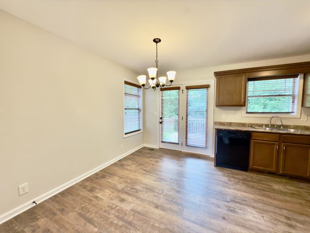 638 Hidden Valley Dr, Clarksville, TN 37040