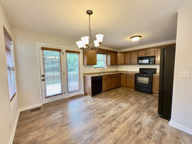 638 Hidden Valley Dr, Clarksville, TN 37040