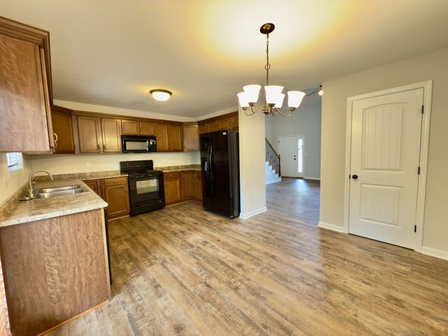 638 Hidden Valley Dr, Clarksville, TN 37040