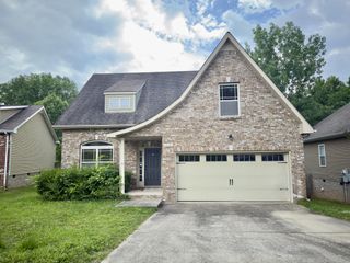 638 Hidden Valley Dr, Clarksville, TN 37040