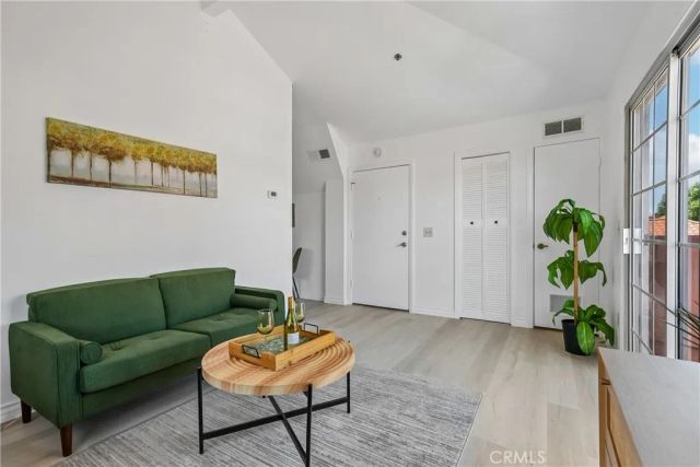 409 Utica A11, Huntington Beach, CA 92648