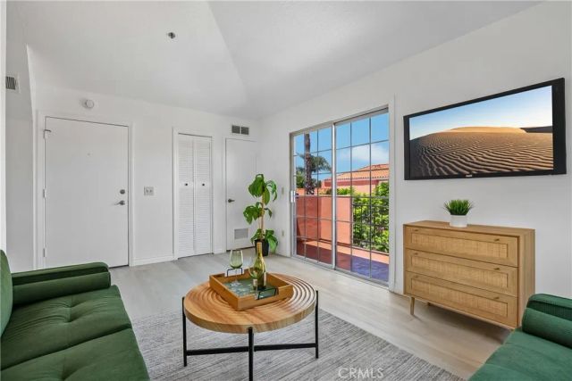409 Utica A11, Huntington Beach, CA 92648