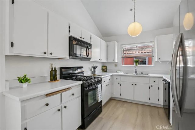 409 Utica A11, Huntington Beach, CA 92648