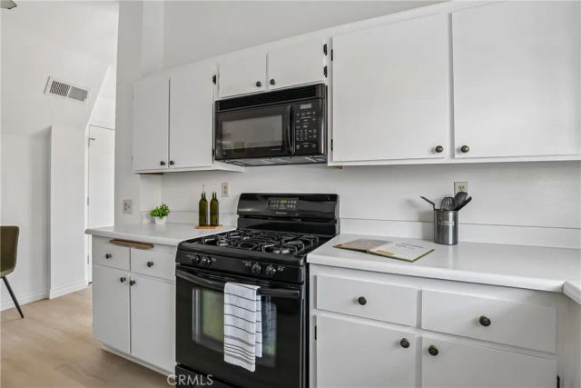 409 Utica A11, Huntington Beach, CA 92648
