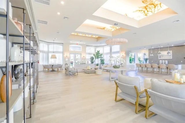 19700 Dinner Key Dr, Boca Raton, FL 33498