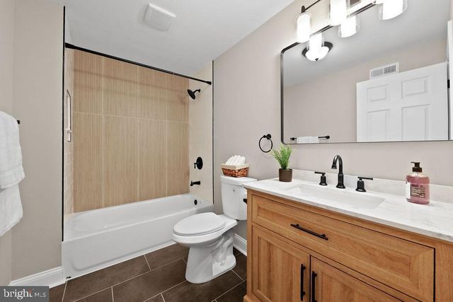 925 UNION LANDING, Cinnaminson, NJ 08077