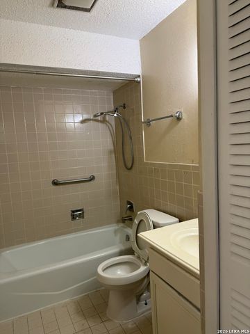 923 Vance Jackson Rd Apt 1301, San Antonio, TX 78201