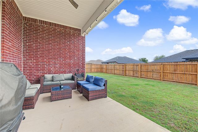 1029 Glenora Avenue, Lowell, AR 72745