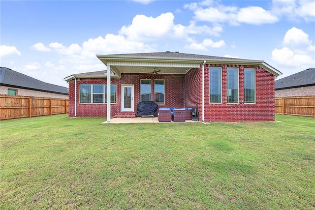 1029 Glenora Avenue, Lowell, AR 72745