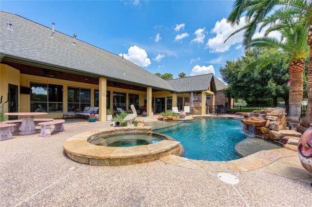 5920 White Oak Trace, Conroe, TX 77304