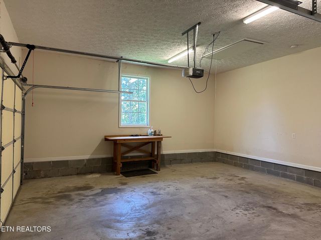 507 New Clear Branch Rd, Rocky Top, TN 37769