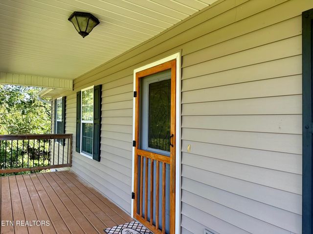 507 New Clear Branch Rd, Rocky Top, TN 37769