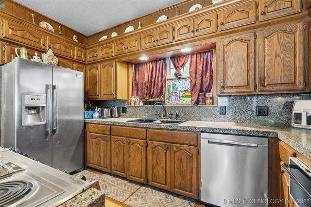 514 N Highway 10, Gore, OK 74435