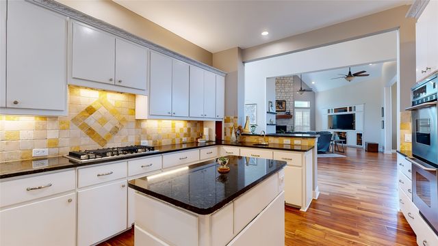 3107 Hillside Drive, Highland Village, TX 75077